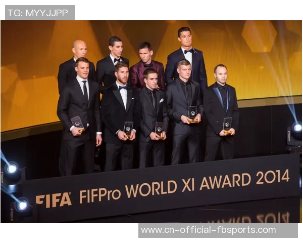 FIFA年度颁奖汇总：大巴黎成赢家！包办3大奖项+6人进官方最佳阵